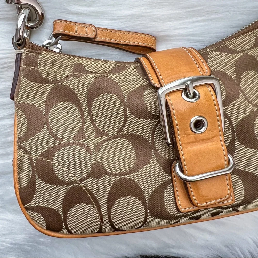 Vintage Y2K Coach Hampton Signature Beige Baguette Shoulder Bag with Flap Buckle - Picture 3 of 11